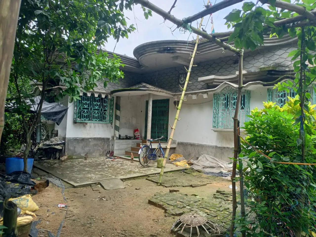 Land And Building in Rajpur, South 24 Parganas